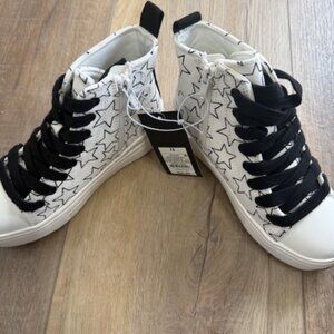 NWT Kids White Black Stars Blakely Sneaker High Top Shoes by Art Class Size 13